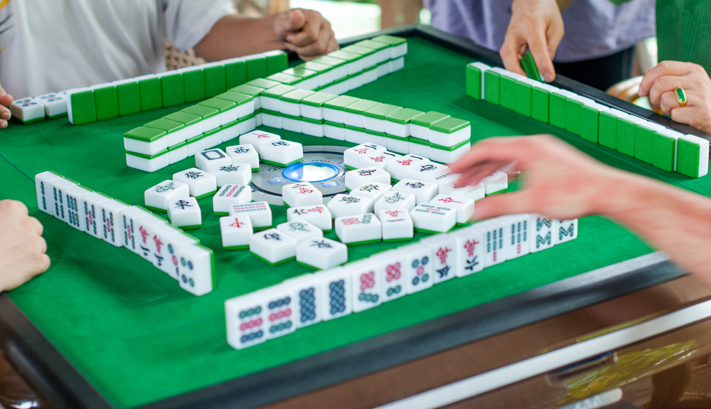 group of people playing mahjong ©XIE CHENGXIN