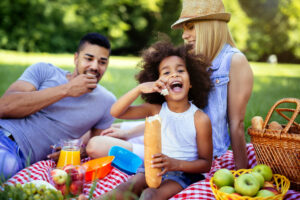 Family having a picnic ©NDAB Creativity