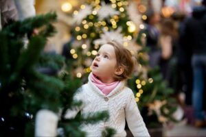 little girl looking around a christmas tree farm ©Aleksandra Suzi